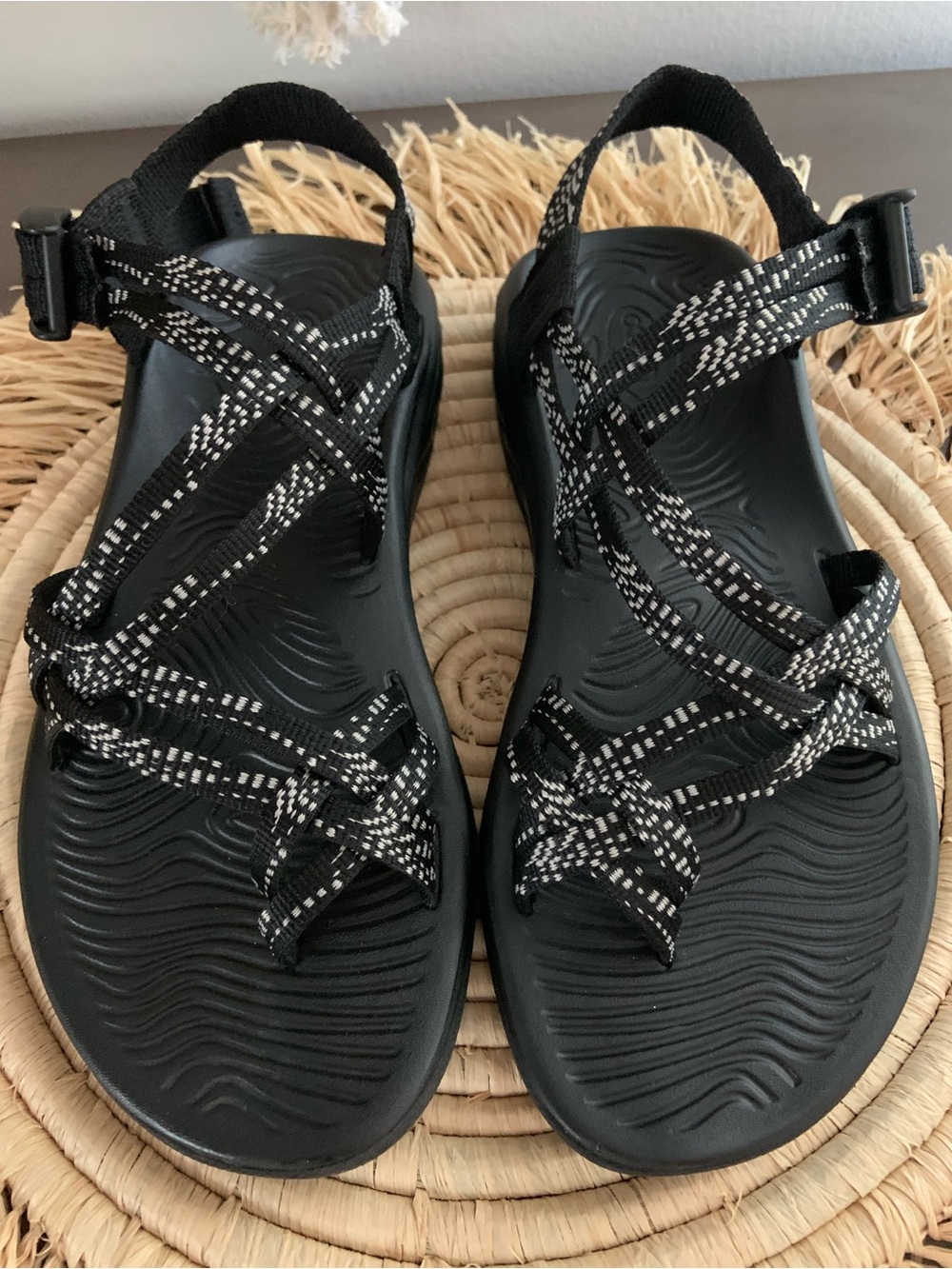 CHACO Women's Z/Volv X2 Sandals Black‎ White Size 7 - Picture 2 of 12